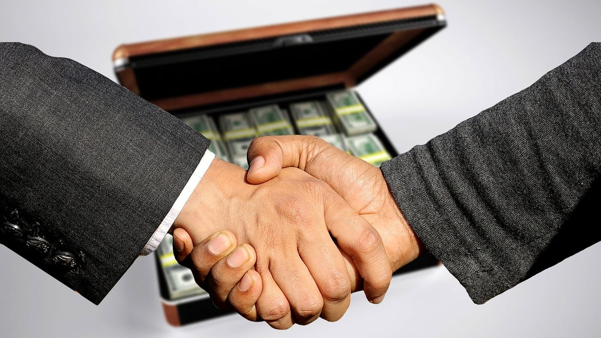 Les contrats commerciaux : clauses essentielles à inclure