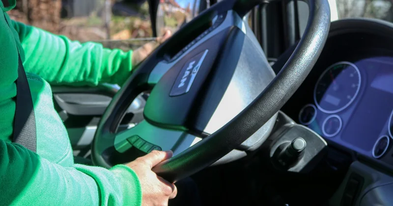 Quel permis pour conduire un camion 20 m³ ?