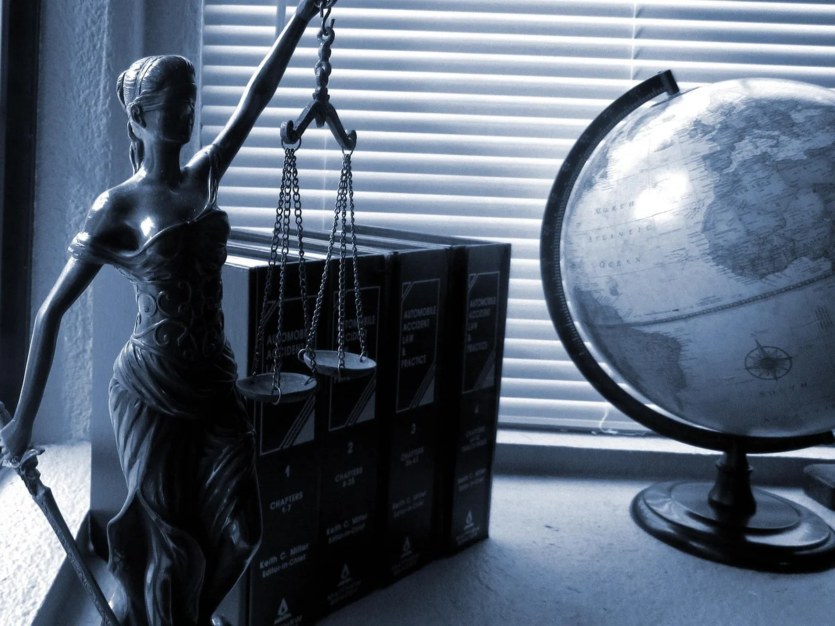 Comprendre la différence entre meurtre et assassinat en 2026 : ce que vous devez savoir